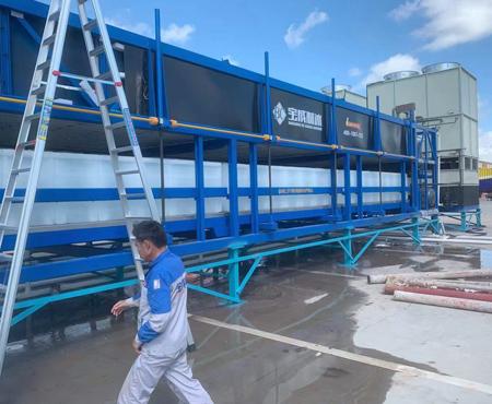 Una enorme máquina de bloques de hielo de 100 kg transforma la logística de la cadena de frío de los alimentos.