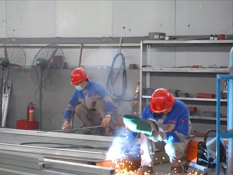 Descubriendo la fuerza oculta: nuestro arte de soldar en máquinas para fabricar bloques de hielo