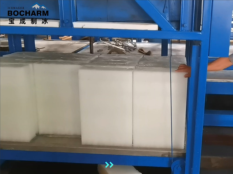 Una mirada al interior: Puesta en servicio previa a la entrega de una máquina compacta de hielo en bloques