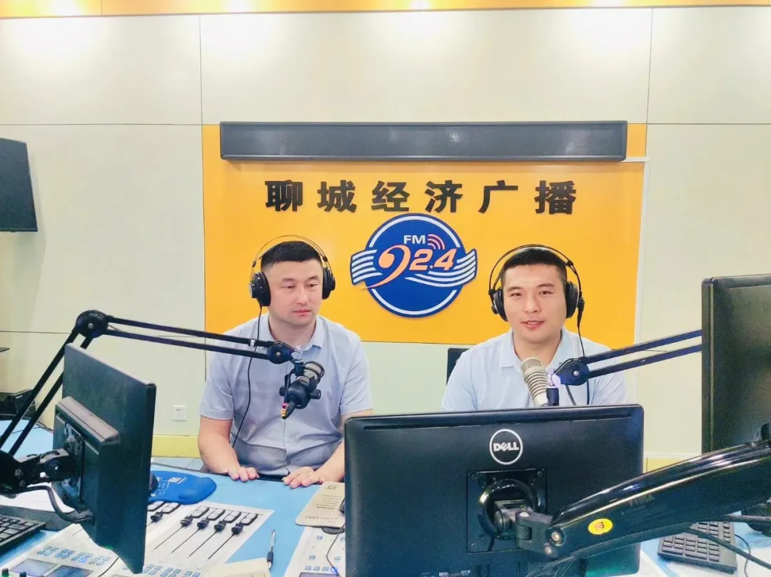 El presidente de BAOCHARM visita el estudio de la estación de radio y televisión de Liaocheng